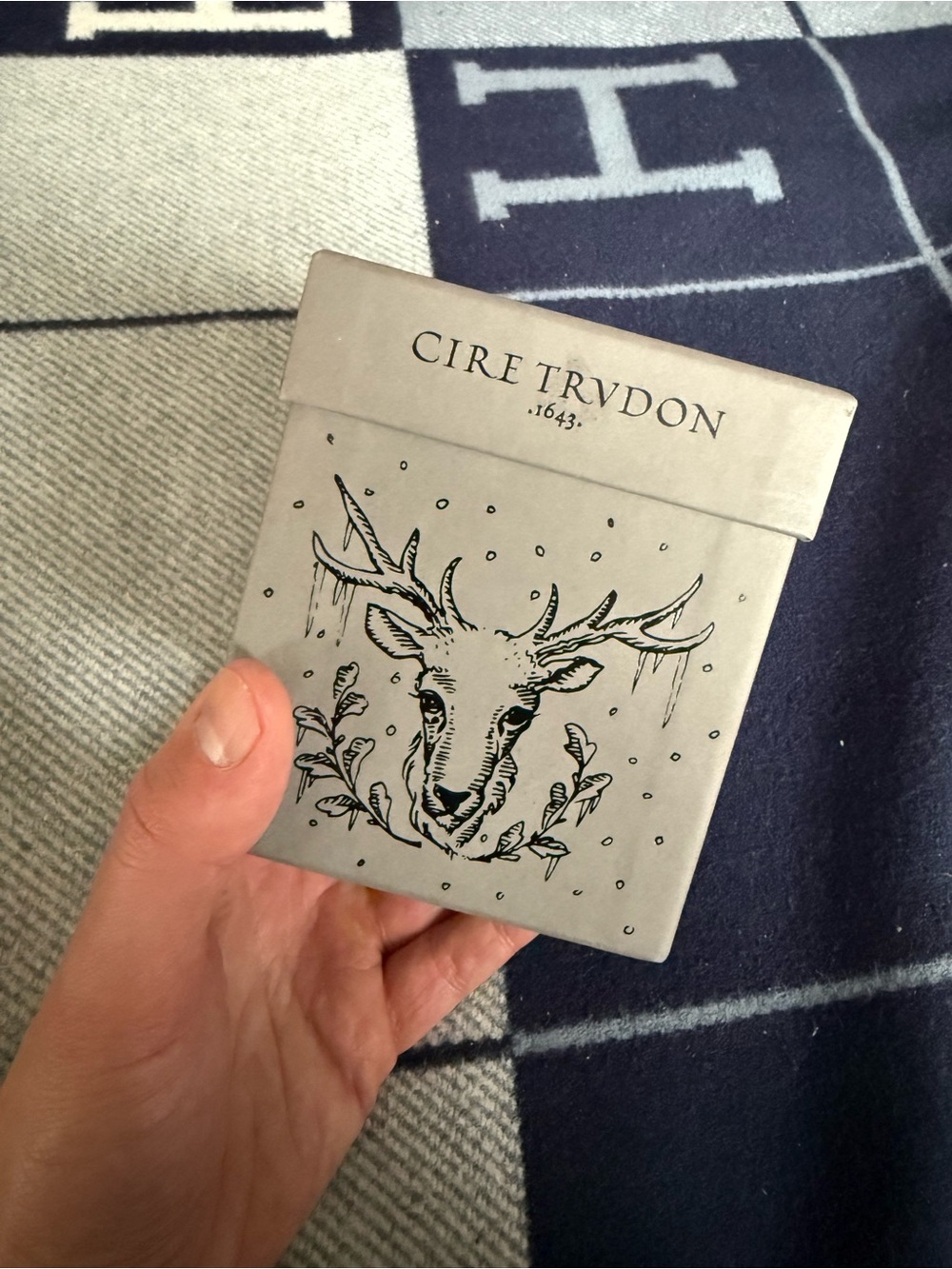 Cire Trudon Holiday Ernesto Candle - Gray/silver